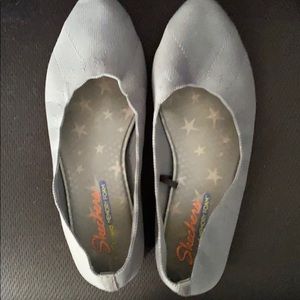 Women’s 8.5 Skechers stretchy flats